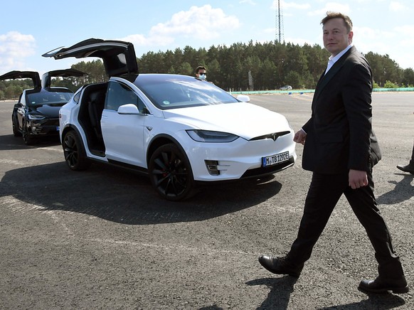 Der Elektroautopionier Tesla hat im dritten Quartal 2020 einen rekordhohen Umsatz erzielt. In deutschen Bundesland Brandenburg baut der US-Konzern eine neue Fabrik. (Archivbild)