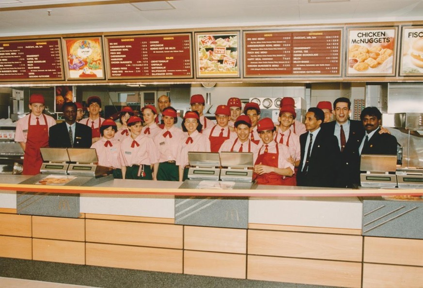 1990: McDonald&#039;s Eröffnung Crissier Restaurant mit erstem McDrive