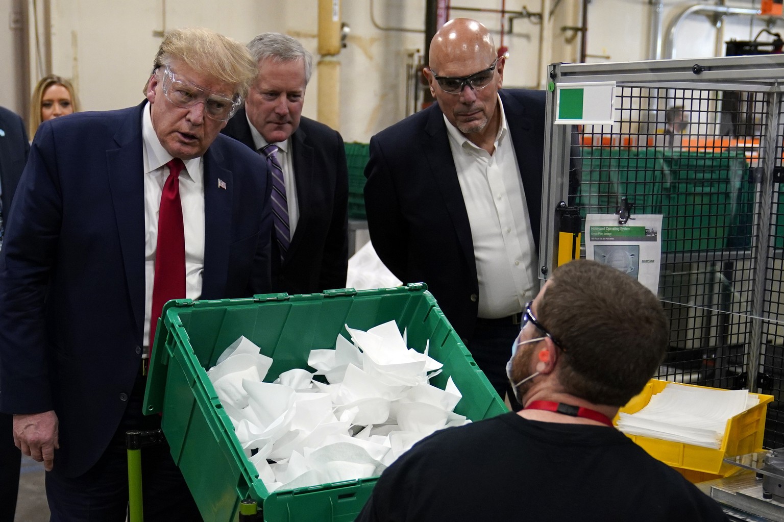 President Donald Trump participates in a tour of a Honeywell International plant that manufactures personal protective equipment, Tuesday, May 5, 2020, in Phoenix. (AP Photo/Evan Vucci)
Donald Trump