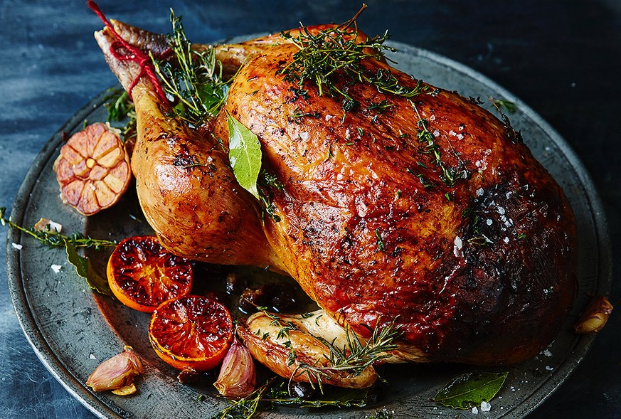 christmas turkey truthahn weihnachten england grossbritannien thanksgiving USA geflügel essen food http://cdn.jamieoliver.com/news-and-features/features/wp-content/uploads/sites/2/2015/11/xmasturkeyti ...