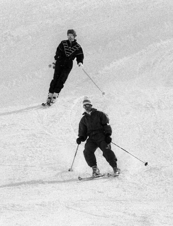 Prinzessin Diana und Prinz Charles beim Skifahren am 9. Maerz 1988 in Klosters, Schweiz. (KEYSTONE/Str) === === : FILM]