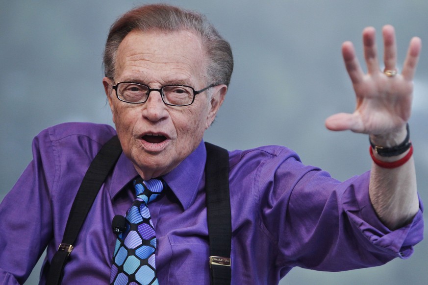 epa08959746 (FILE) - US television personality Larry King participates in the &#039;Global Challenges, Local Answers: Estoril Conferences 2011&#039;, an international event on global economy, in Estor ...