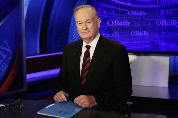 FILE - In this Oct. 1, 2015 file photo, host Bill O&#039;Reilly of &quot;The O&#039;Reilly Factor&quot; on the Fox News Channel, poses for photos in the set in New York. More advertisers have joined t ...