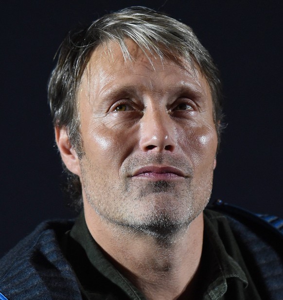 epa05638078 Danish actor Mads Mikkelsen poses for photos at a special screening of his new film &#039;Doctor Strange&#039; at Cinema City in Warsaw, Poland, 19 November 2016. Mikkelsen has two films b ...