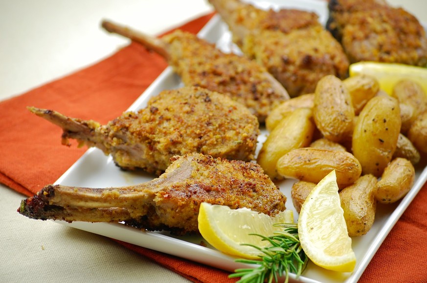 reform lamb cutlets http://www.tasty-trials.com/2012/06/do-over-moment-pistachio-and-spice.html
