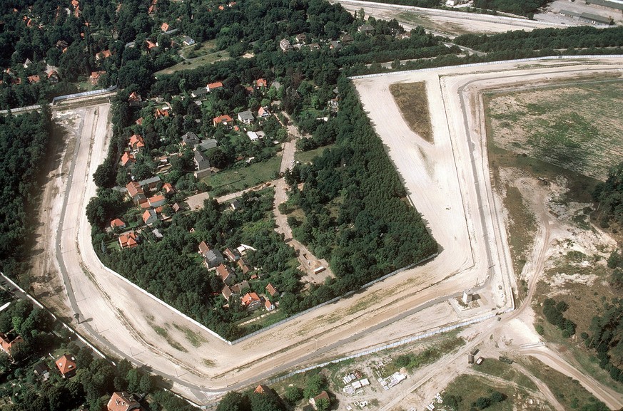 Luftaufnahme von Steinstücken, 1989