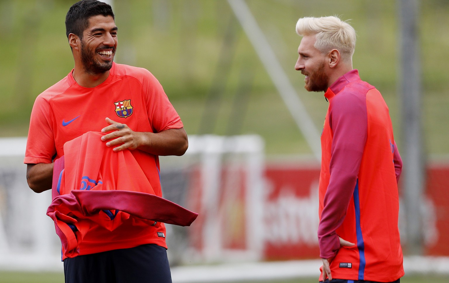 Britain Football Soccer - FC Barcelona Training - St Georges Park National Football Centre, Burton-upon-Trent - 25/7/16
FC Barcelona&#039;s Lionel Messi (R) and Luis Suarez during training
Reuters / ...