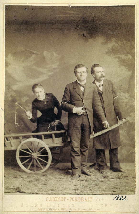 Das Bild der Bilder: Lou Salomé, Paul Rée und Friedrich Nietzsche 1882 im Luzerner Atelier des aus Frankreich stammenden Fotografen Jules Bonnet (dieser galt übrigens 1925 mit 85 Jahren als ältester E ...