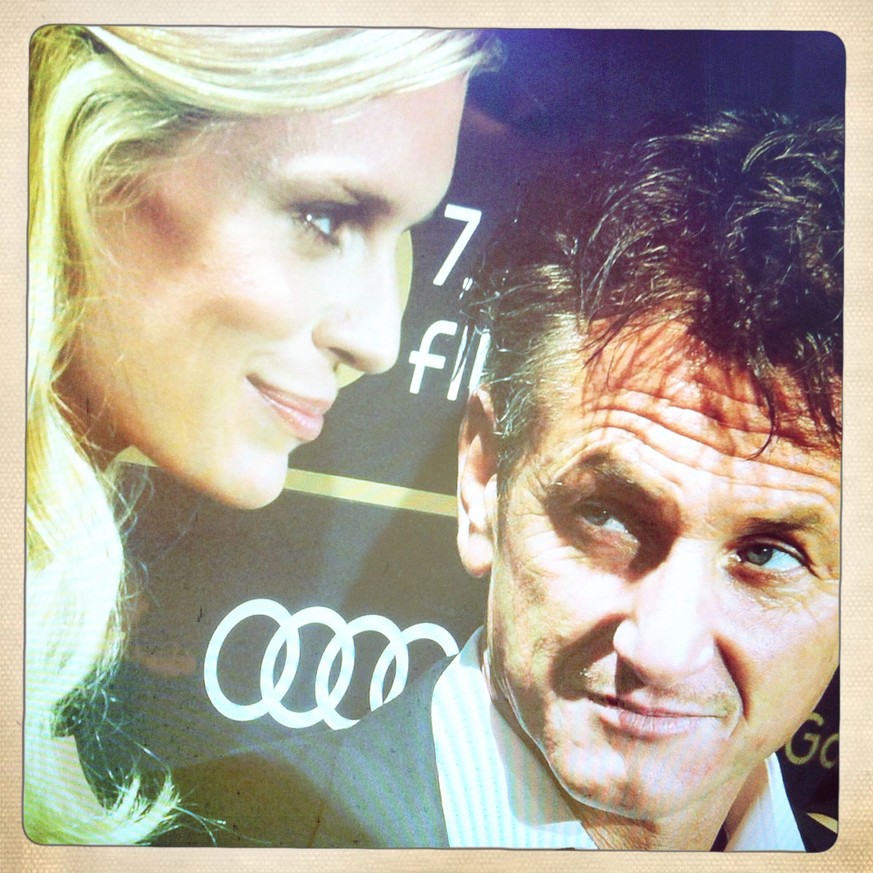 Heisser Blickwechsel am ZFF 2011: Festivalchefin Nadja Schildknecht und Sean Penn gefallen einander.