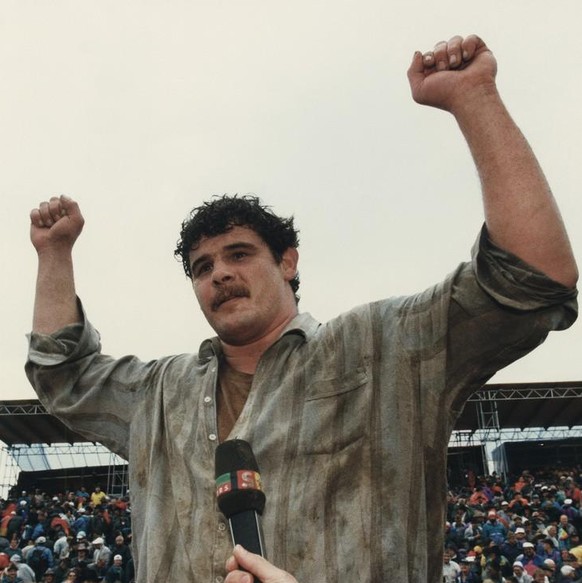Niklaus Gasser gewinnt am 1. September 1996 in Kilchberg, Kanton Zuerich, das 13. Kilchberger Schwinget. (KEYSTONE/Str)