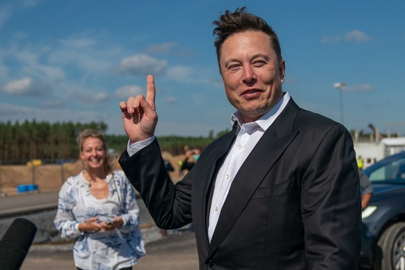 epa08774406 YEARENDER 2020 .ECONOMY BUSINESS FINANCE..Tesla and SpaceX CEO Elon Musk (R) gives a statement at the construction site of the Tesla Giga Factory in Gruenheide near Berlin, Germany, 03 Sep ...