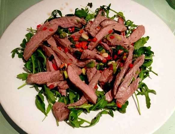 anglo-asian lamb salad lammfleisch salat asiatisch britisch nigella lawson https://www.pinterest.com/pin/307863324497422745/