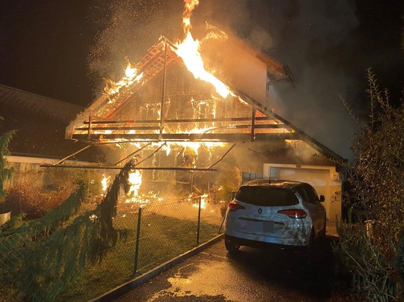 Ein Einfamilienhaus in Buchs fiel den Flammen zum Opfer.