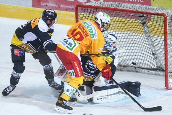 Tiger&#039;s player Pascal Gerber, center, scores the 0-1 goal against Ambri&#039;s goalkeeper Damiano Ciaccio, during the match of National League A (NLA) Swiss Championship 2020/21 between HC Ambri  ...
