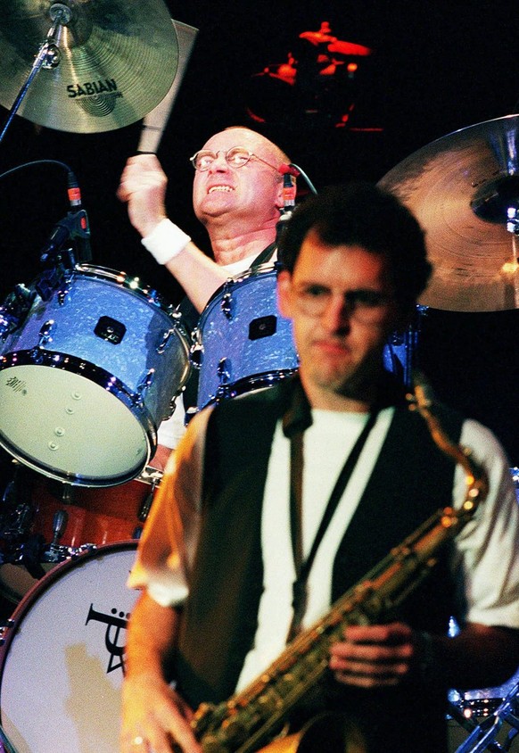 Phil Collins am Montreux Jazz Festival. Irgendwie sieht er nicht danach aus, als ob er aufgehalten werden könnte.&nbsp;