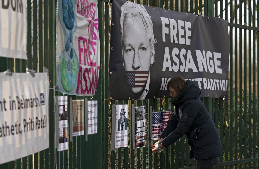 epa08246210 Supporters of Wikileaks founder Julian Assange protest outside Woolwich Crown Court in London, Britain, 25 February 2020. Assange is facing extradition to the US on 18 charges and faces up ...