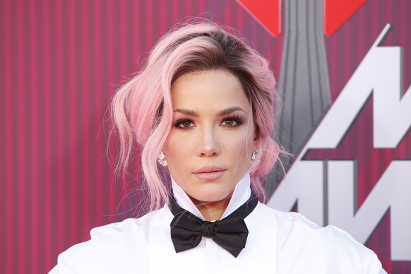 epa07438357 US singer Halsey poses for the photographers as she arrives for the 2019 iHeartRadio Music Awards at the Microsoft Theater in Los Angeles, California, USA, 14 March 2019. The iHeartRadio M ...