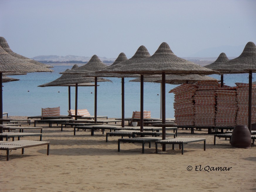Verlassener Strand in Hurghada, wo früher noch Tausende badeten.