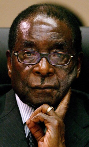«Benutzt Eure Organe anständig!», ruft der greise Robert Mugabe seinen Anhängern zu.&nbsp;