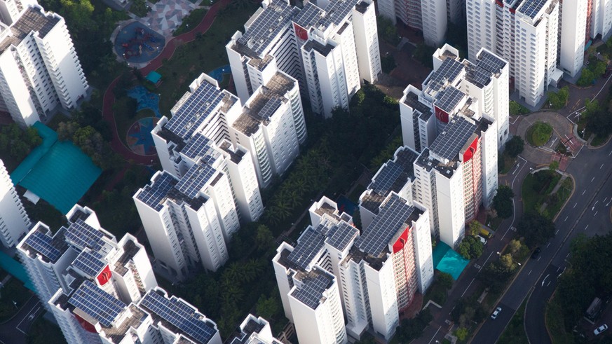 In Singapur, wo der Platz knapp ist, wurden auf über 800 Hochhäusern Solarpanels aufgestellt.&nbsp;