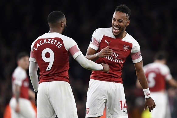 epaselect epa07203978 Arsenal&#039;s Pierre-Emerick Aubameyang (R) celebrates with team mate Alexandre Lacazette (L) at the end of the English Premier League soccer match between Arsenal and Tottenham ...