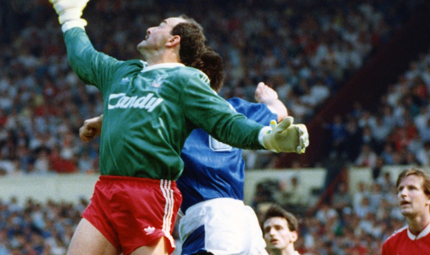 Liverpool&#039;s South African-born goalkeeper Bruce Grobbelaar stretches to take the ball away from Everton striker Graeme Sharp during the FA Cup Final, at Wembley Stadium, London, on May 20, 1989.  ...