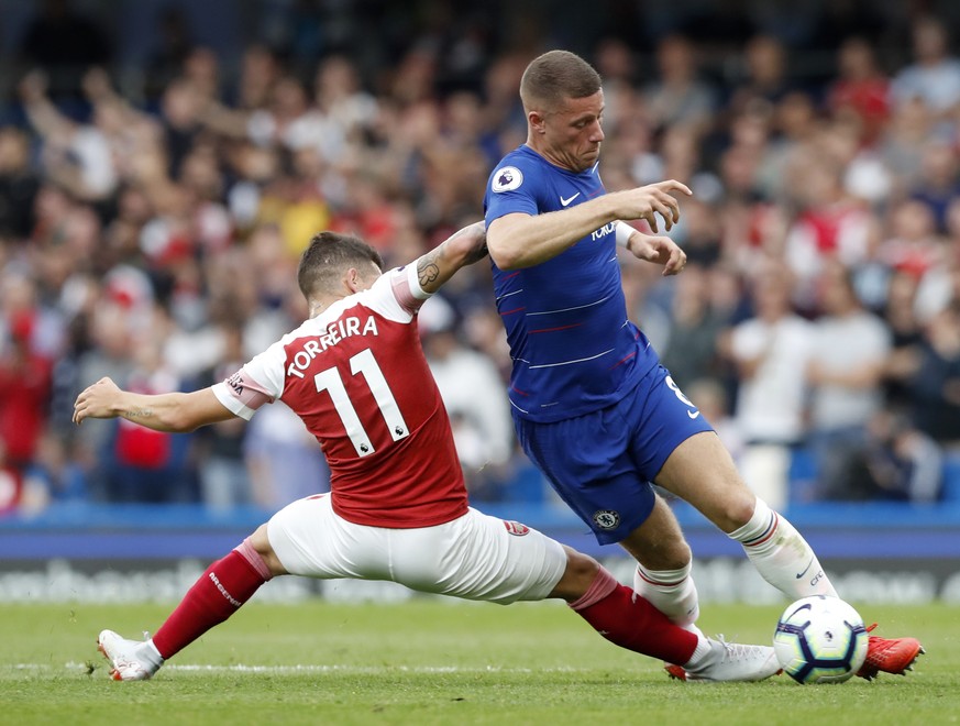 Chelsea&#039;s Ross Barkley, right, duels for the ball with Arsenal&#039;s Lucas Torreira during the English Premier League soccer match between Chelsea and Arsenal at Stamford bridge stadium in Londo ...