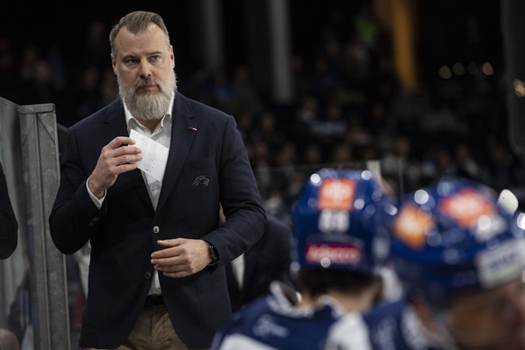 Zuerichs Cheftrainer Rikard Groenborg reagiert im Eishockeyspiel der National League zwischen den ZSC Lions und dem HC Ambri-Piotta am Samstag, 28. September 2019, im Zuercher Hallenstadion. (KEYSTONE ...
