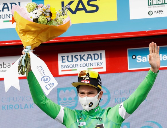 epa09122614 Slovenian rider Primoz Roglic of Jumbo-Visma team celebrates on the podium in the points classification leader&#039;s green jersey after the fourth stage of the 60th Itzulia Basque Country ...