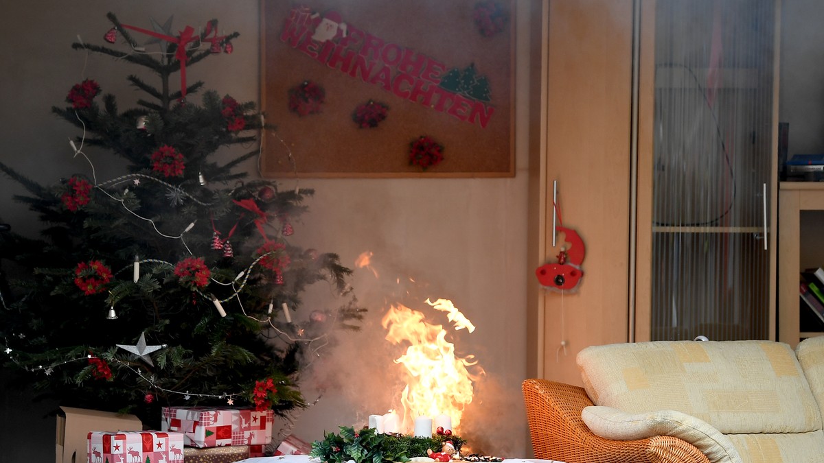 Wann Ist Heiligabend Vermummte An Heiligabend In Basler