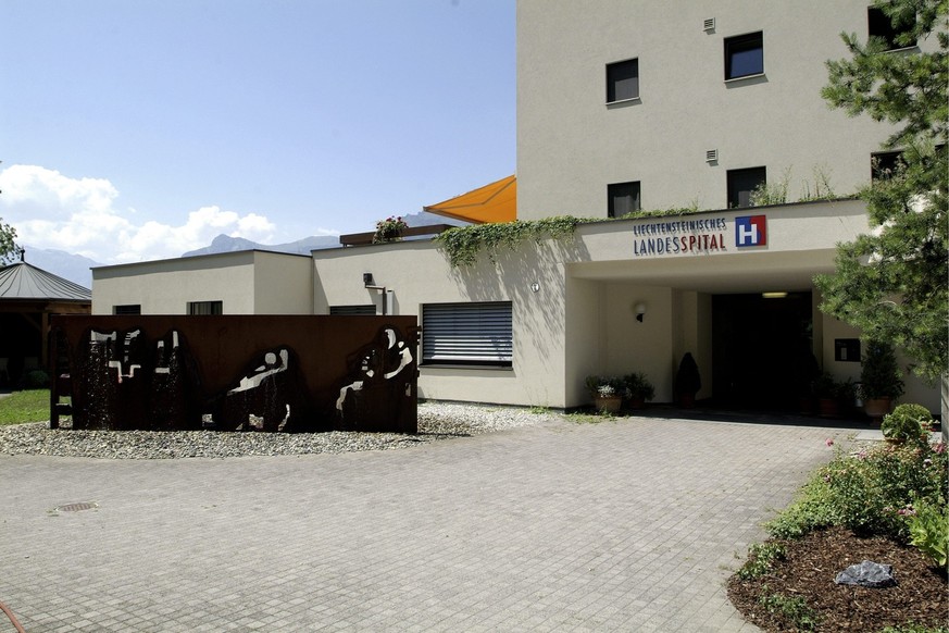 Das liechtensteinische Landesspital, am Mittwoch 19. Juli 2006. Zwei bewaffnete Unbekannte haben in einer vermutlich geplanten Aktion vor dem Spital Vaduz einen Untersuchungshaeftling befreit. Die Mae ...