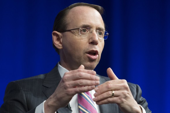 epa06705188 US Deputy Attorney General Rod Rosenstein participates in a discussion on Law Day, at the Newseum in Washington, DC, USA, 01 May 2018. EPA/MICHAEL REYNOLDS