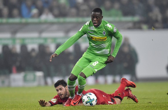 Leverkusen&#039;s Kevin Volland, down, and Moenchengladbach&#039;s Denis Zakaria challenge for the ball during the German soccer cup match between Borussia Moenchengladbach and Bayer Leverkusen in Moe ...