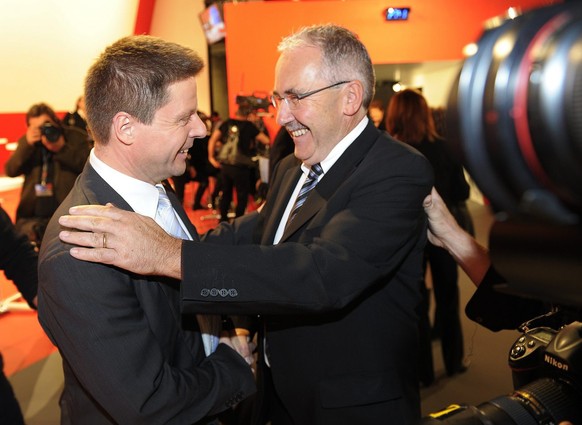 Martin Bäumle und der damalige BDP-Chef Hans Grunder feiern den Erfolg der «neuen Mitte» bei den Wahlen 2011.