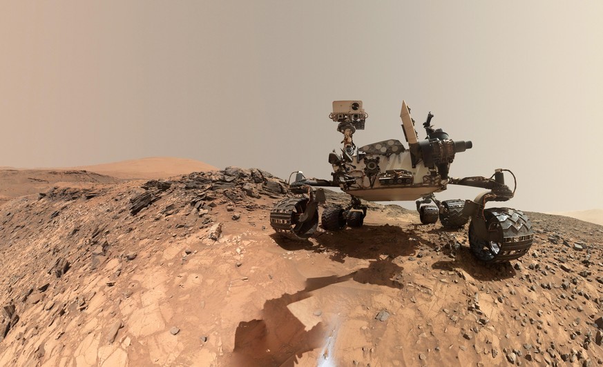 epa06794297 A handout photo made available by the NASA on 08 June 2018 shows a low-angle self-portrait of NASA&#039;s Curiosity Mars rover shows the vehicle at the site from which it reached down to d ...