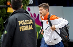 Fürs Halbfinale in Sao Paulo hätten die Oranje-Kicker das Teamhotel in Rio de Janeiro ohnehin räumen müssen.