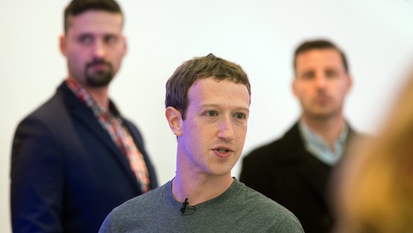 epa05180310 Facebook CEO Mark Zuckerberg at the Facebook Innovation Hub in Berlin, Germany, 25 February 2016. Zuckerberg presented studies on Artificial Intelligence inter alia. Mark Zuckerberg, found ...