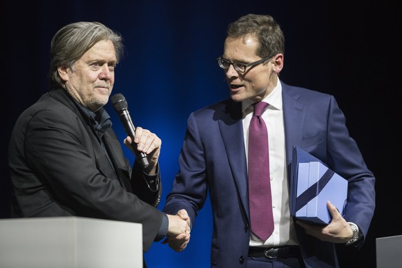 epa06585574 Former White House strategist Steve Bannon, (L), shakes hands with Editor-in-chief of Swiss weekly &#039;Weltwoche&#039; (World week), Roger Koeppel during the &#039;Weltwoche (World week) ...