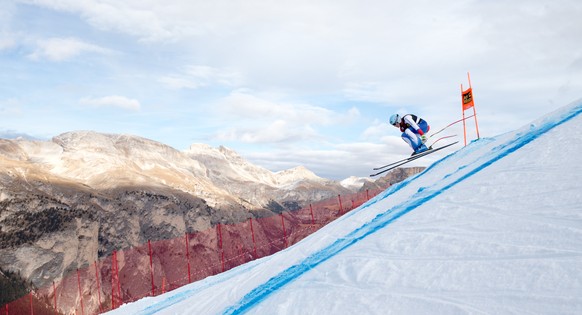 17.12.2015; Groeden/Val Gardena; Ski alpin - FIS Ski Weltcup Groeden 2015 - 2. Training Abfahrt; 
 Nils Mani (SUI) in Aktion
(Johann Groder/Expa/freshfocus)