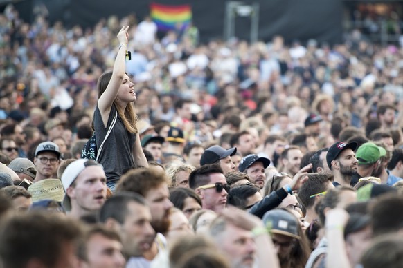 epa06083741 Festival-goers watch the concert of British band Royal Blood during the 34st Gurten music open air festival in Bern, Switzerland, 12 July 2017. The festival runs from 12 to 15 July. EPA/AN ...