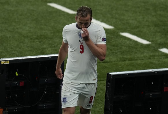 England&#039;s Harry Kane leaves the pitch during the Euro 2020 soccer championship group D match between England and Scotland, at Wembley stadium, in London, Friday, June 18, 2021. (AP Photo/Matt Dun ...