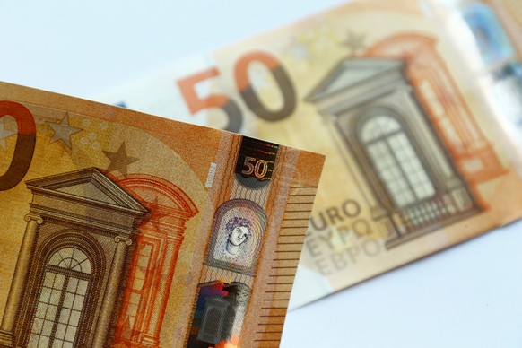 FILE PHOTO: The German Bundesbank presents the new 50 euro banknote at its headquarters in Frankfurt, Germany, July 13, 2016. REUTERS/Ralph Orlowski/File Photo
