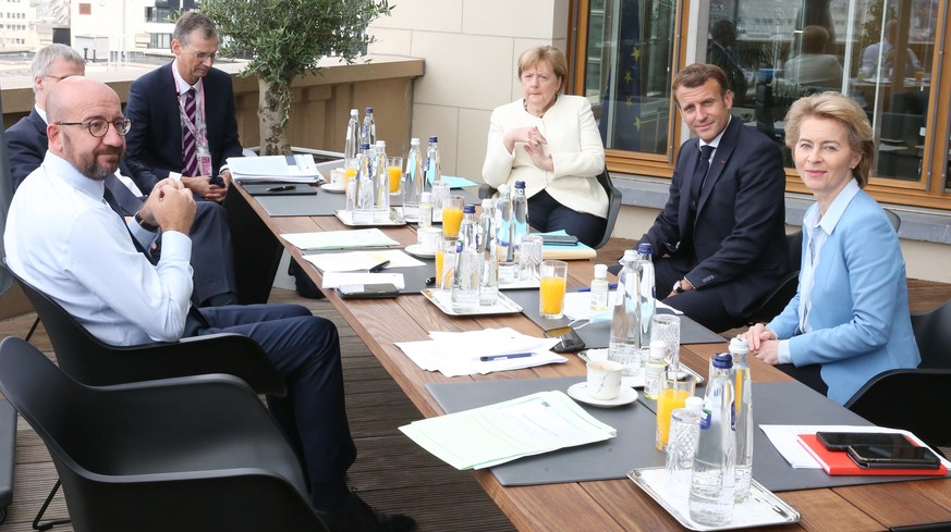 epa08554360 European Council President Charles Michel (L), Germany&#039;s Chancellor Angela Merkel (3-R), French President Emmanuel Macron (2-R) and European Commission President Ursula von der Leyen  ...
