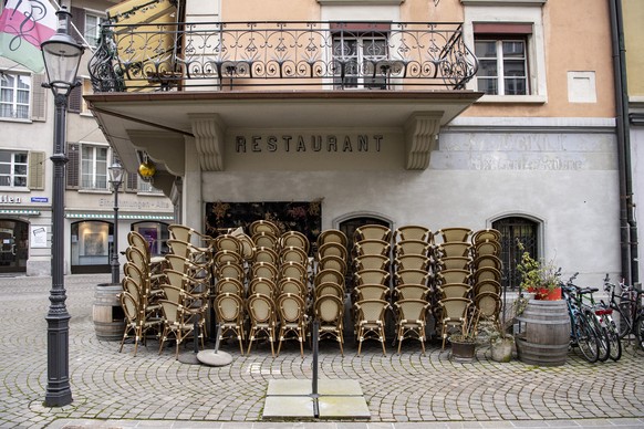 Ein geschlossenes Restaurant in Luzern, am Samstag, 27. Februar 2021. Restaurants muessen auch in der ersten Etappe zur Lockerung aus dem Lockdown durch den Bundesrat am 1. Maerz geschlossen bleiben.  ...