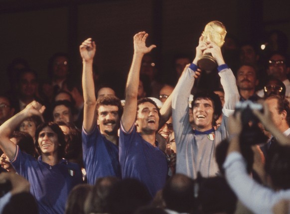 Italien übersteht die Gruppenphase nur dank dem besseren Torverhältnis, am Schluss feiert die «Azzurri» den WM-Titel.