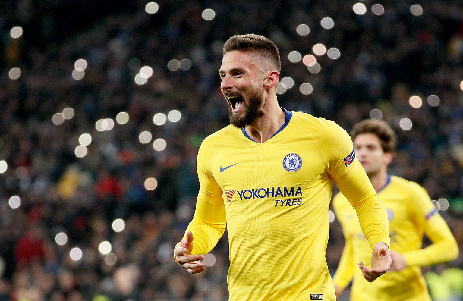 epa07437358 Olivier Giroud (C) of Chelsea celebrates his goal together with teammates during the UEFA Europa League Round of 16, second leg soccer match between FC Dynamo Kyiv and Chelsea FC in Kiev,  ...