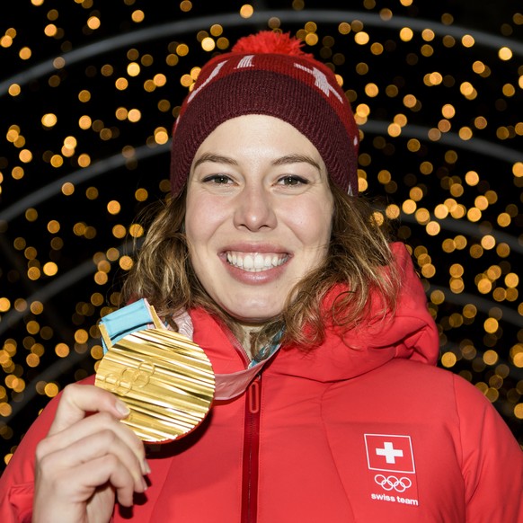 Gold medal winner Michelle Gisin of Switzerland poses at the House of Switzerland at the XXIII Winter Olympics 2018 in Pyeongchang, South Korea, on Thursday, February 22, 2018. (KEYSTONE/Jean-Christop ...