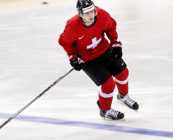 Switzerland&#039;s Dean Kukan skates during a training session, at the IIHF 2015 World Championship, at the Tipsport Arena, in Prague, Czech Republic, Thursday, May 7, 2015. (KEYSTONE/Salvatore Di Nol ...
