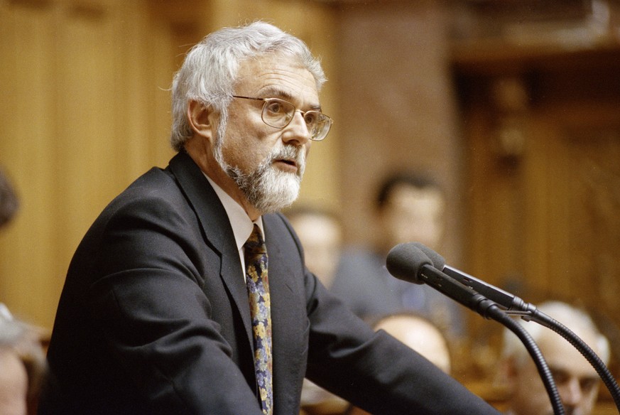 SP-Nationalrat Francis Matthey erklärt am 10. März 1993 seinen Verzicht auf das Amt des Bundesrats.