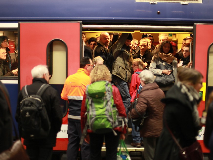 Bei Verspätungen sollen Zugpassagiere künftig einen Rechtsanspruch auf finanzielle Entschädigung erhalten.